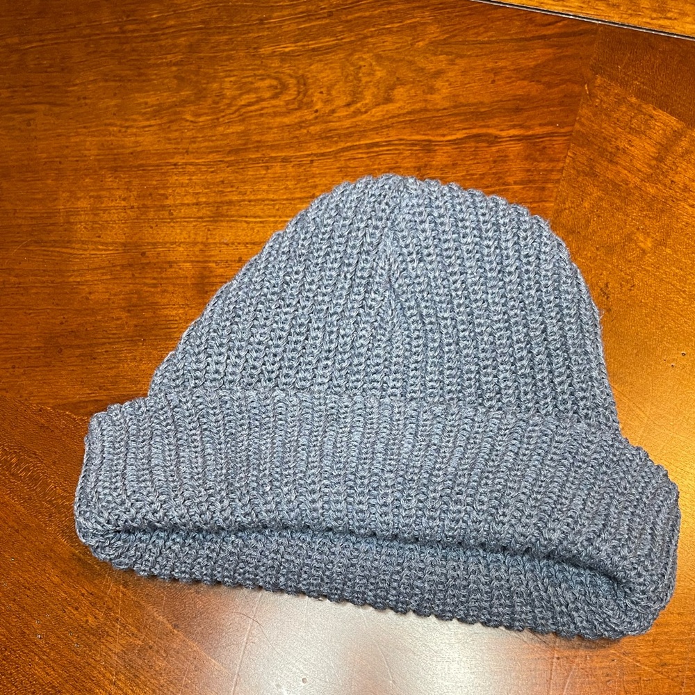 Cold weather cap. NWOT 🌈